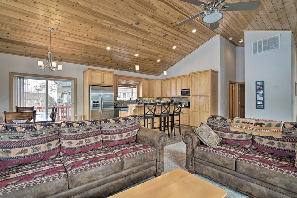 9 Mi to Heavenly Mountain: South Lake Tahoe Home! House in Sierra Nevada