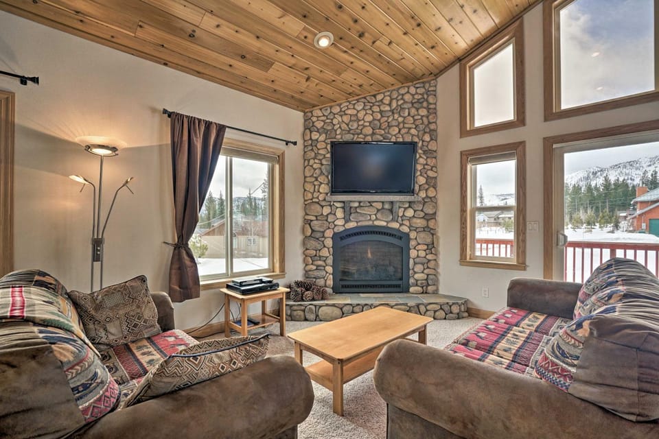 9 Mi to Heavenly Mountain: South Lake Tahoe Home! House in Sierra Nevada