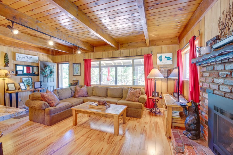 Private Mountain Retreat: 8 Mi to Lake Tahoe! House in Sierra Nevada