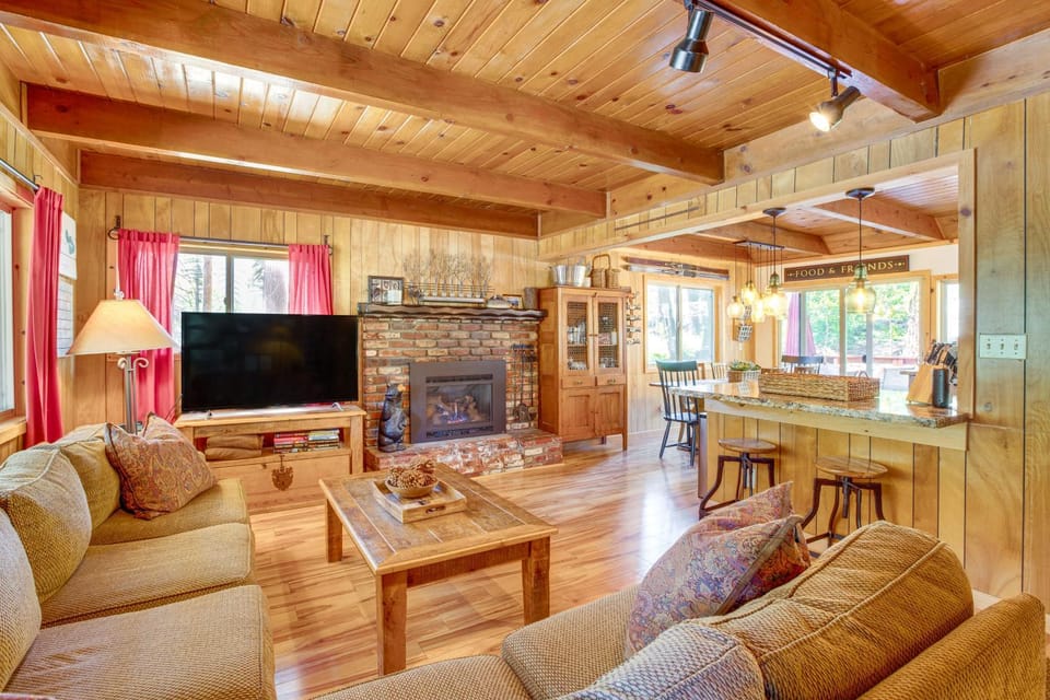 Private Mountain Retreat: 8 Mi to Lake Tahoe! House in Sierra Nevada