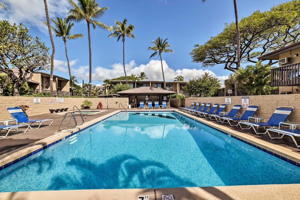 Garden View Condo w/ Pool - 400 Feet to Beach! House in Kihei