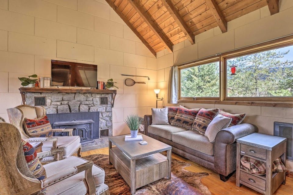 Walk to Grand Lake: Historic Dtwn Cabin! Cabin in Grand Lake