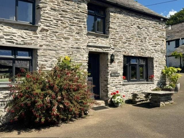 Courtyard Farm Cottages House in England