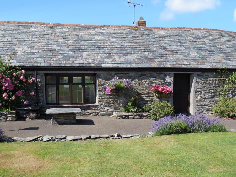 Courtyard Farm Cottages House in England