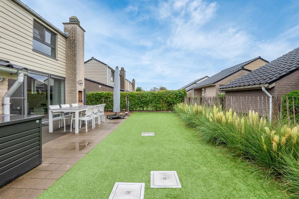 Property building, Garden, Balcony/Terrace, Garden view