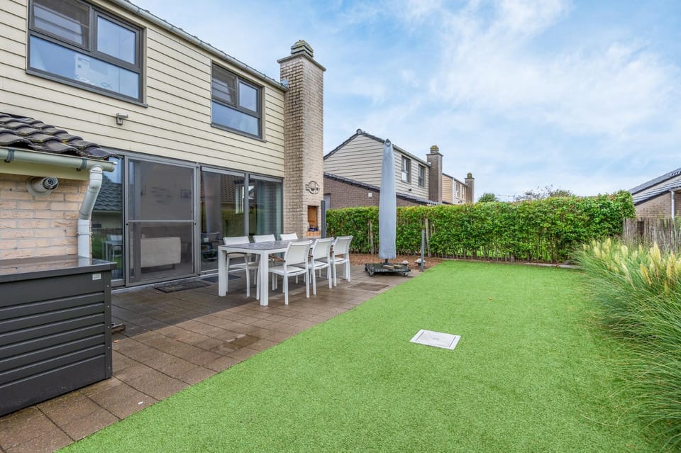 Property building, Garden, Balcony/Terrace, Garden view