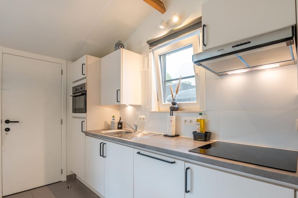 dishwasher, oven, stove, kitchen