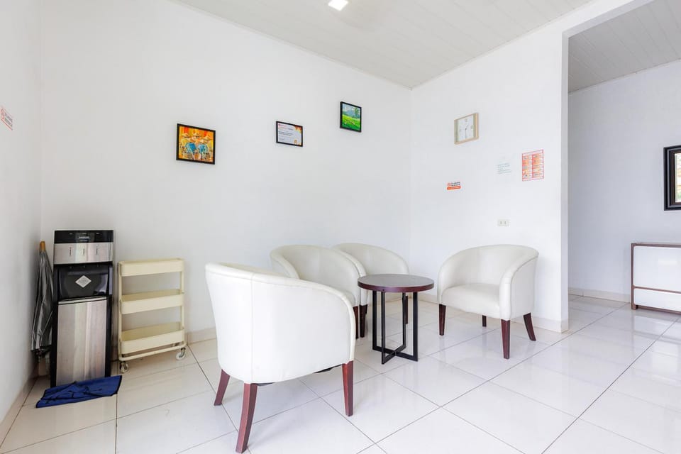 Seating area, Breakfast