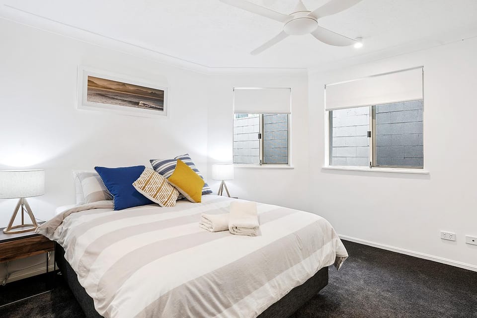 Bed, Photo of the whole room, Bedroom, fireplace