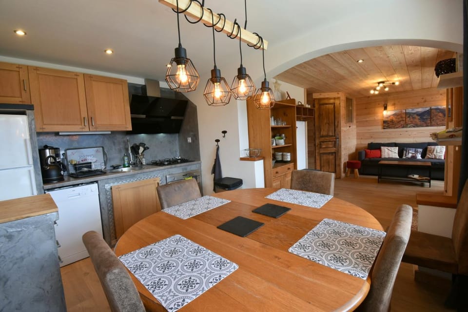 Dining area, kitchen