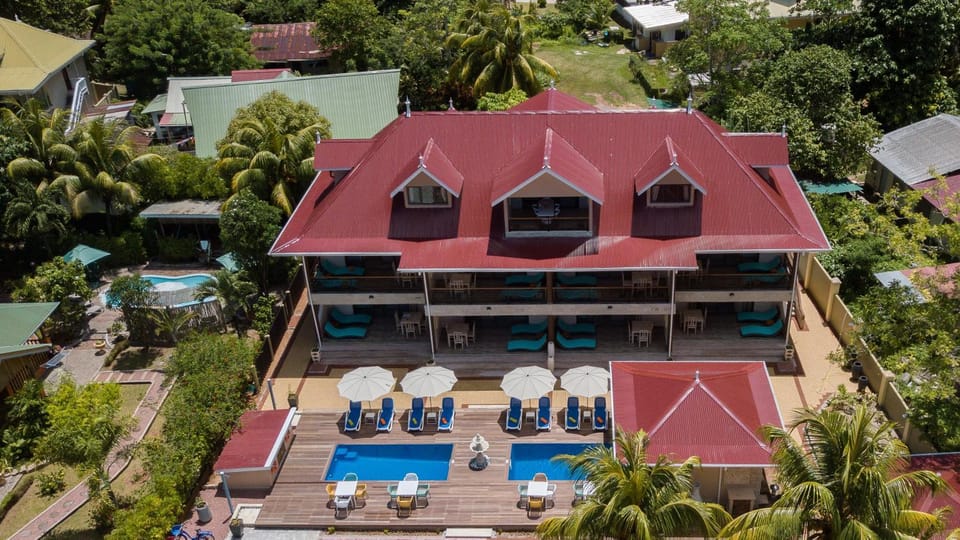 Bird's eye view, Pool view