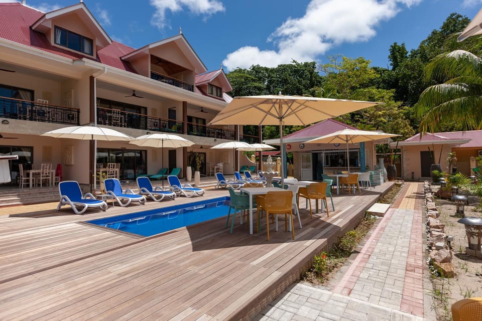Property building, Swimming pool, Swimming pool