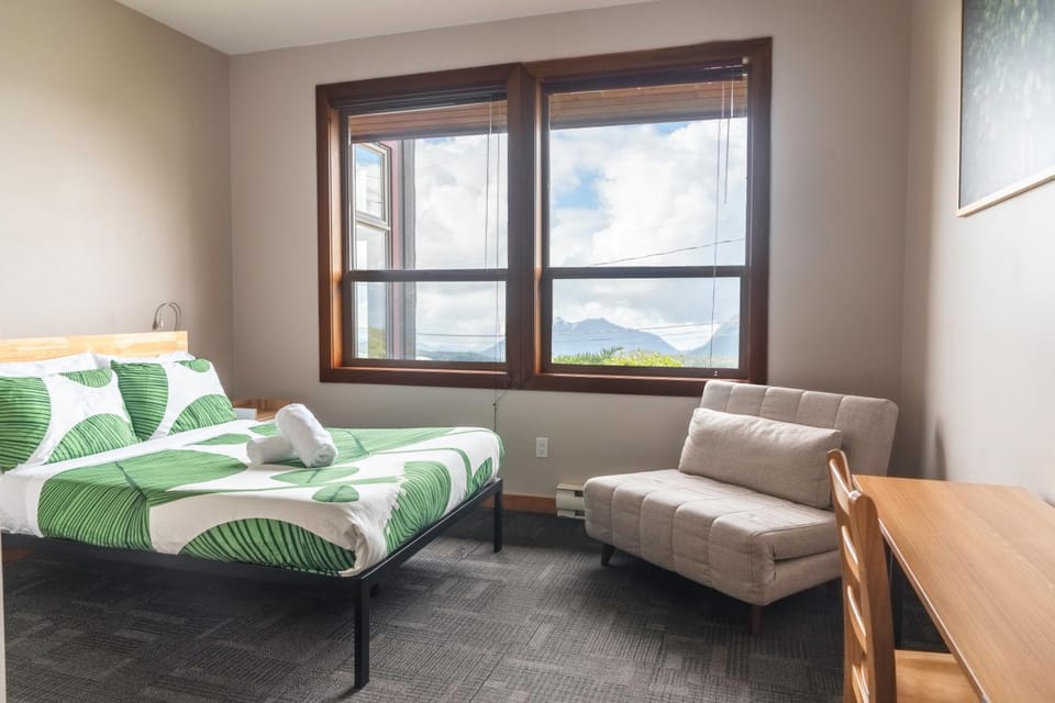 Bed, Photo of the whole room, Seating area, Bedroom