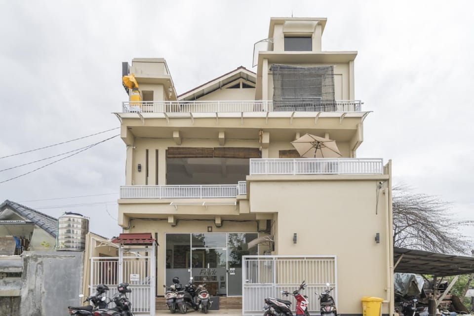 Facade/entrance