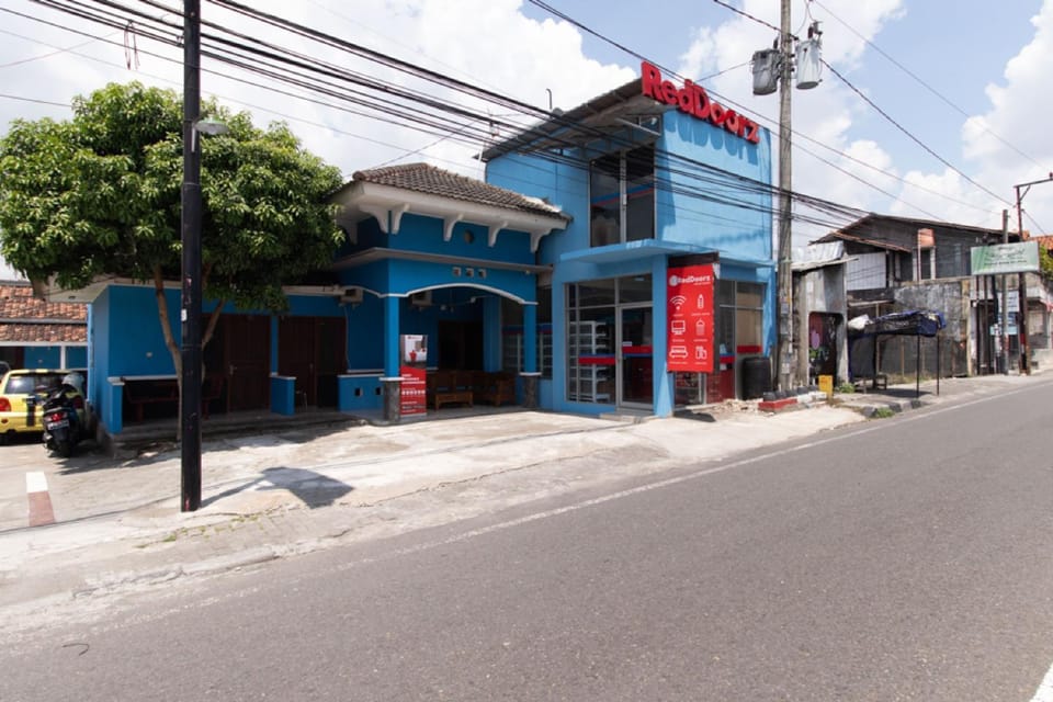 Facade/entrance