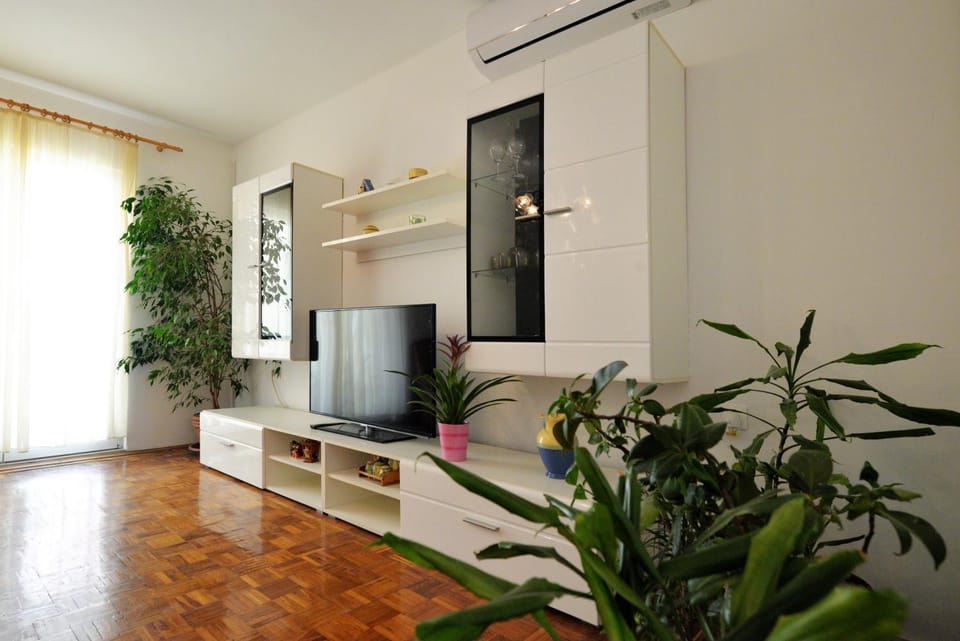 TV and multimedia, Living room, internet, air conditioner