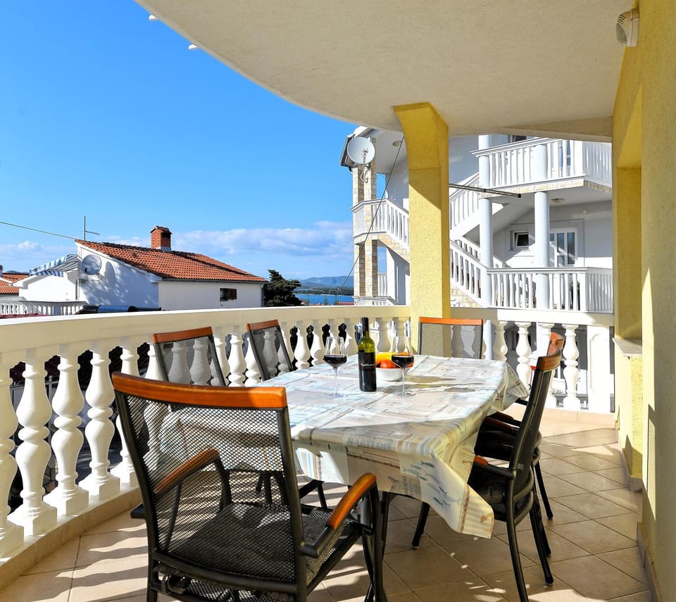 Balcony/Terrace, Seating area, City view, Sea view, Sunset, Quiet street view