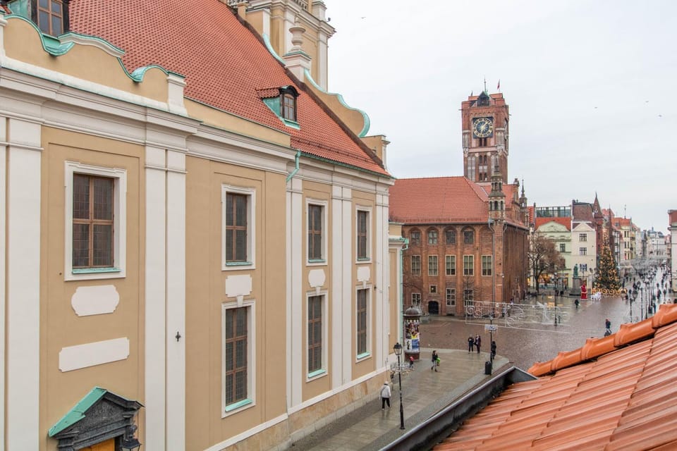 Property building, Day, Neighbourhood, City view, Landmark view, Street view