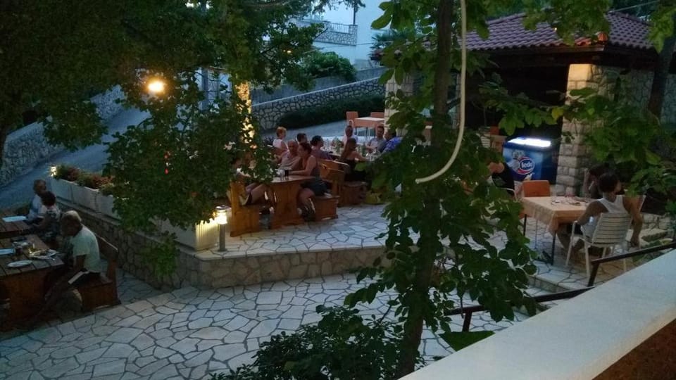 Restaurant/places to eat, Beach