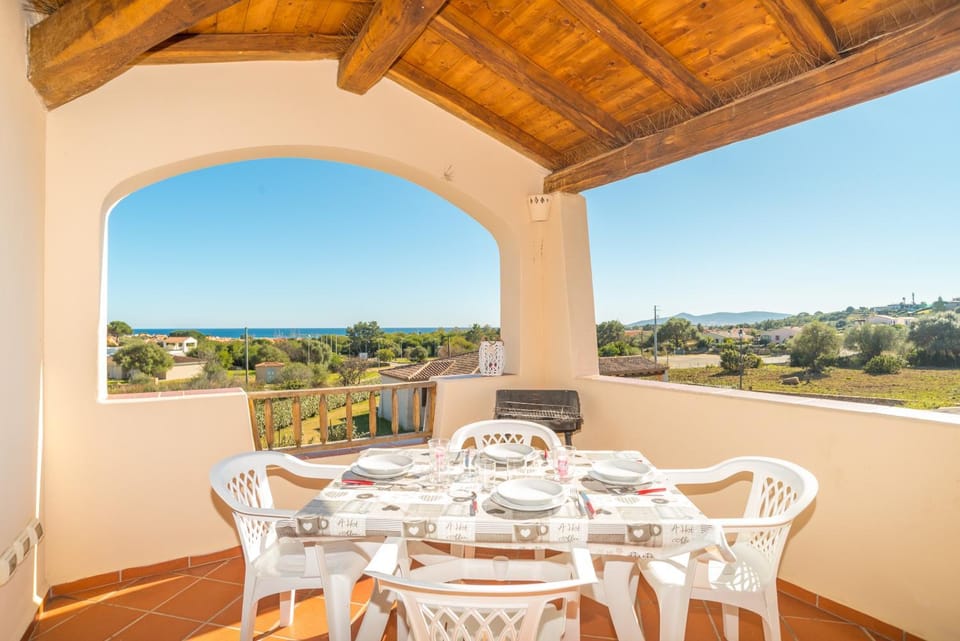 Property building, Balcony/Terrace, Living room