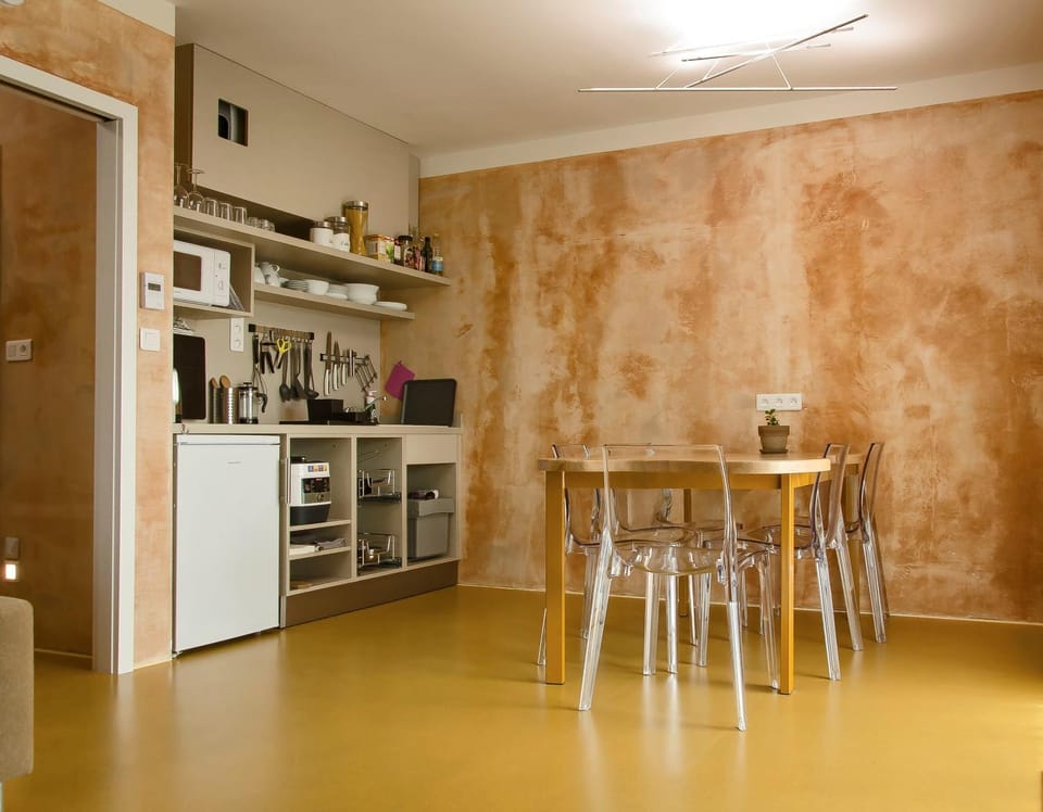 Kitchen or kitchenette, Dining area