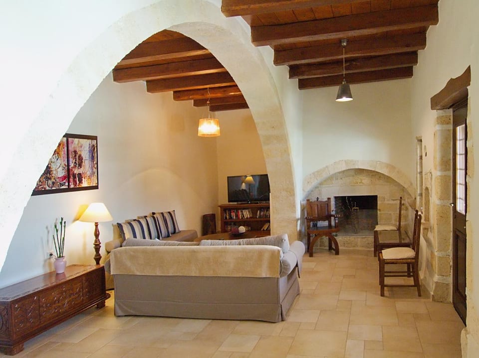Communal lounge/ TV room, Living room