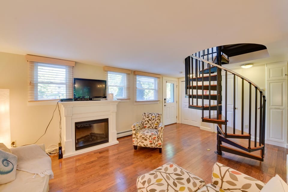 Stroll to Commercial St! Coastal Retreat w/ Patio House in Provincetown