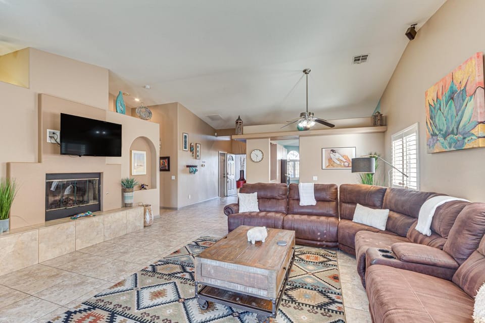 Heated Pool at 3 BR Home: 5 Mi to Coachella! House in La Quinta