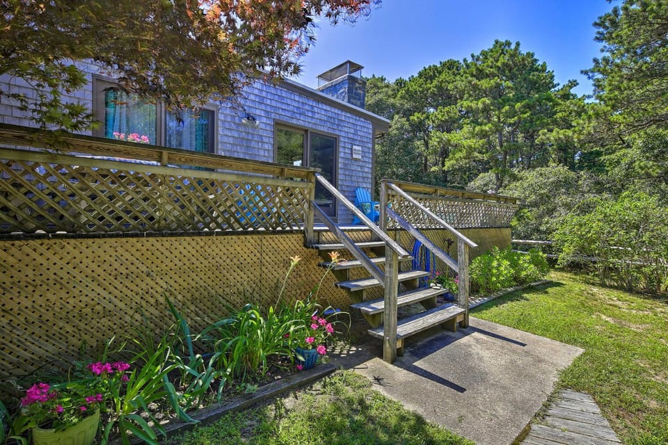 Great for Couples! Cape Cod Cottage 2 Mi to Beach House in Wellfleet