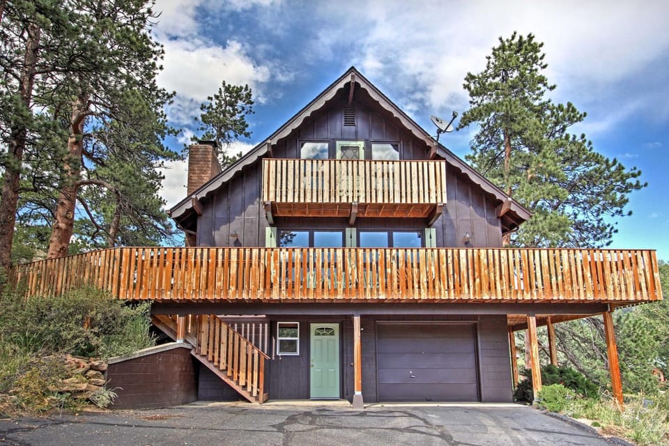 'Peaceful Pines' Estes Park Home: Longs Peak View House in Estes Park
