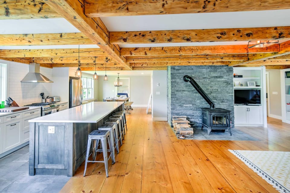Pet-Friendly House w/ Deck - 10 Mi to Stowe Mtn! House in Morristown