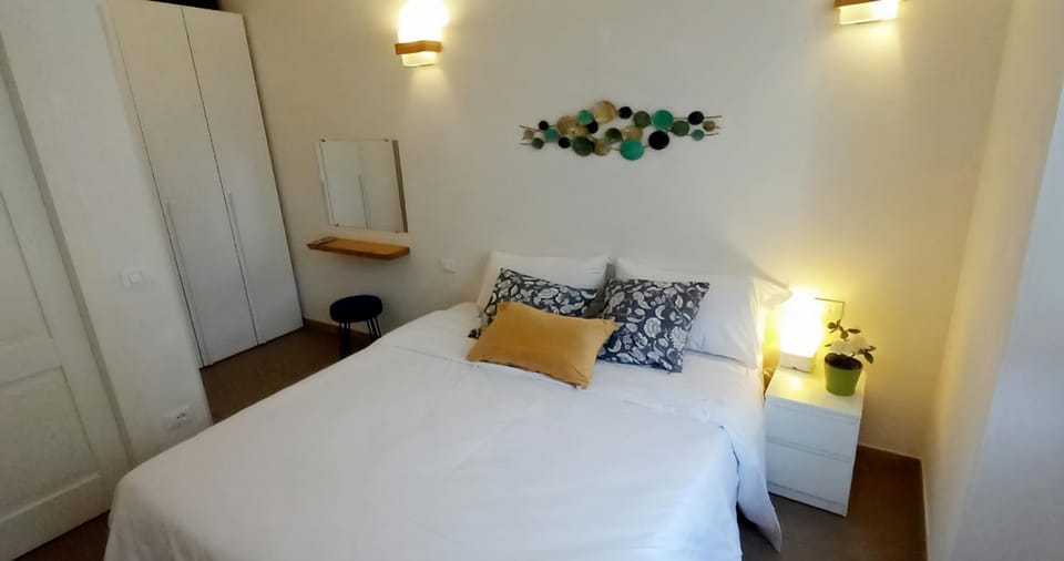 Charming & spacious Florentine home just two mins from tram stop Apartment in Florence