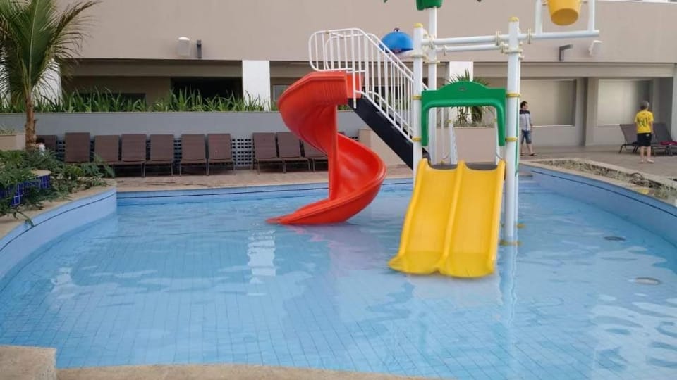 Swimming pool, children