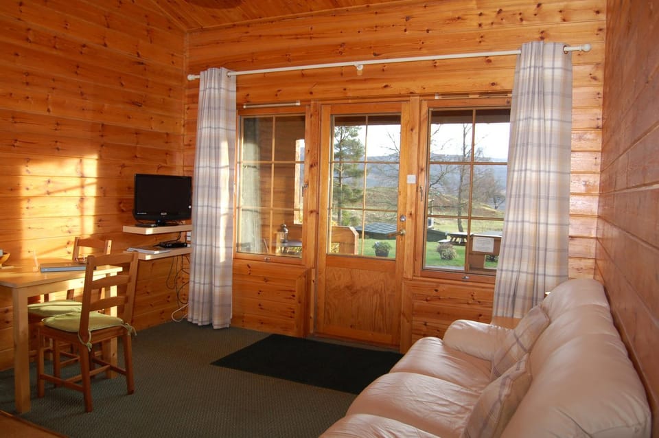 Cosy Rowan woodland lodge no3 Nature lodge in Scotland