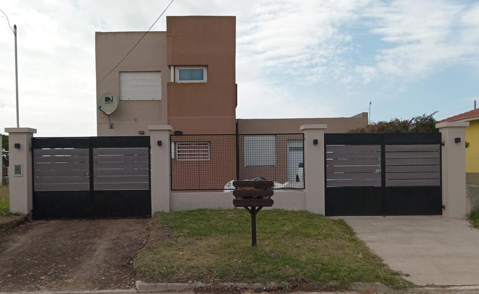 ELINOR-CASA PLAYERA - a 2 cuadras de la playa House in Buenos Aires Province
