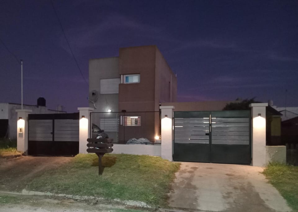 ELINOR-CASA PLAYERA - a 2 cuadras de la playa House in Buenos Aires Province