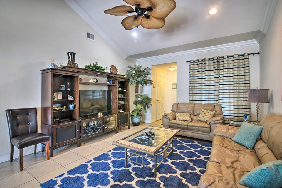 South Padre Island Condo w/ Pool Access & Balcony! House in South Padre Island