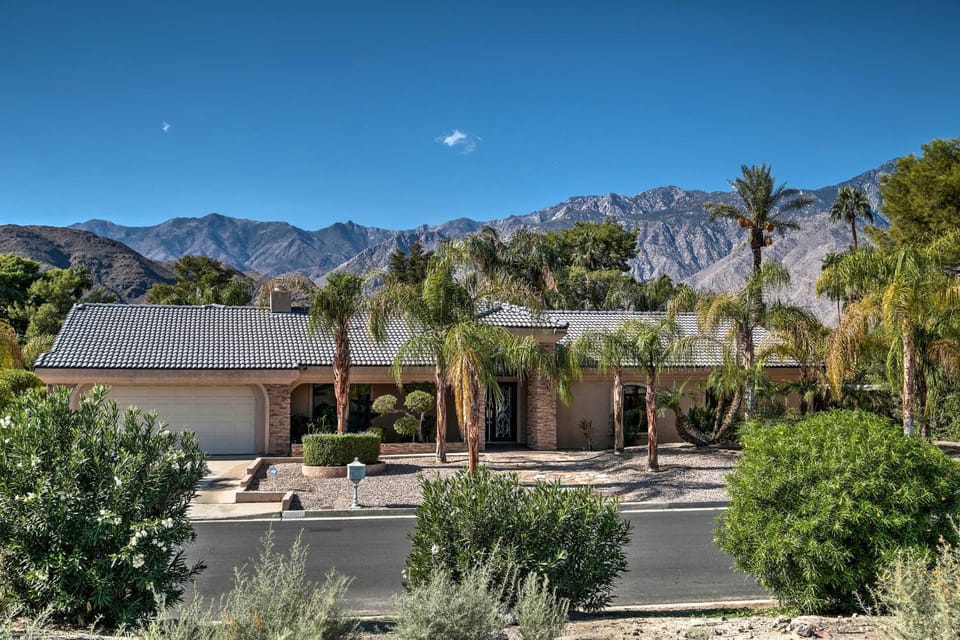 Palm Springs Golf Course Home Private Pool and Spa! House in Cathedral City