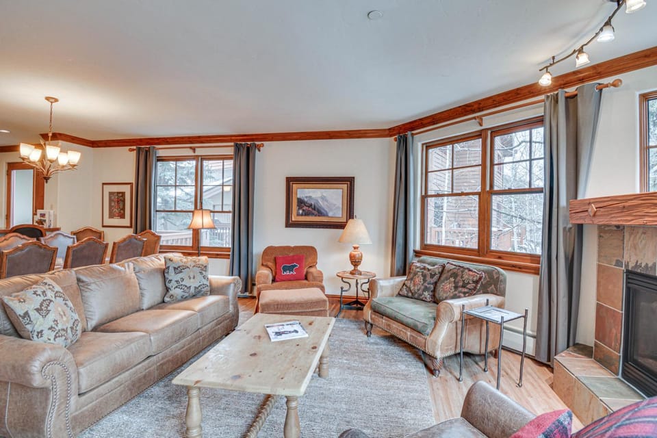 Cozy Avon Retreat w/ Private Deck & Pool Access! House in Avon