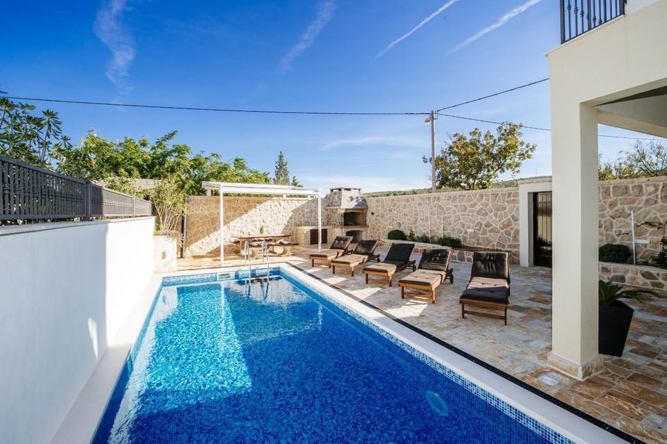 Swimming pool, Swimming pool