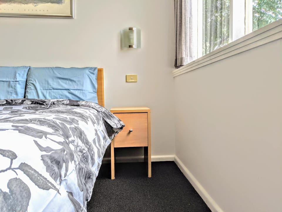 Entire Studio Apartment in St Kilda FREE PARKING WIFI BEACH WALK Apartment in Saint Kilda