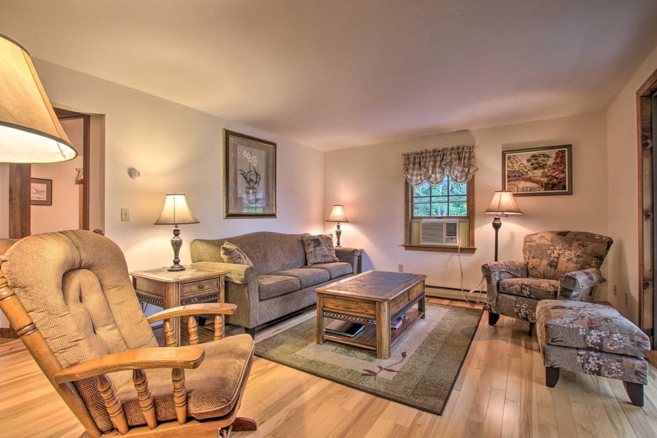 Waterfront New England House on Wickaboag Lake! House in Massachusetts