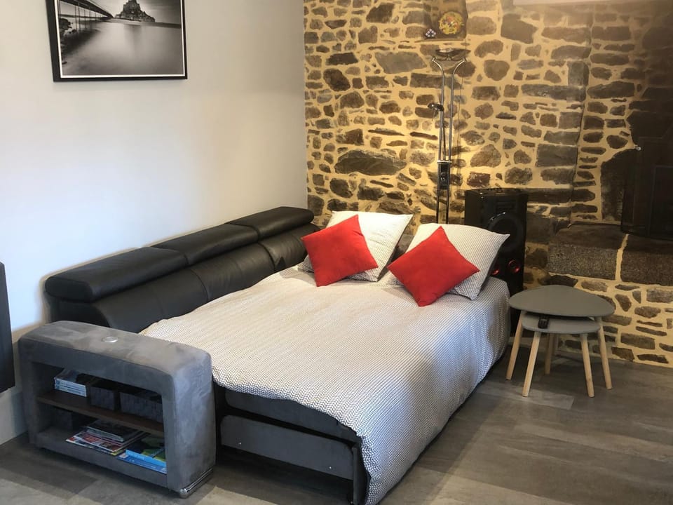 Bed, Living room