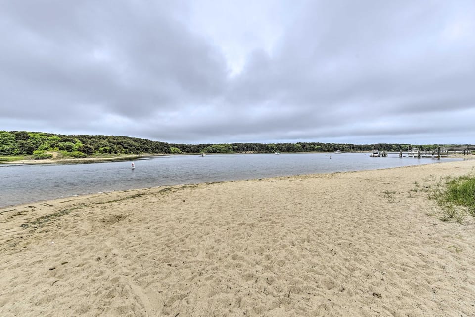 East Falmouth Family Gem w/ Private Beach Access House in East Falmouth