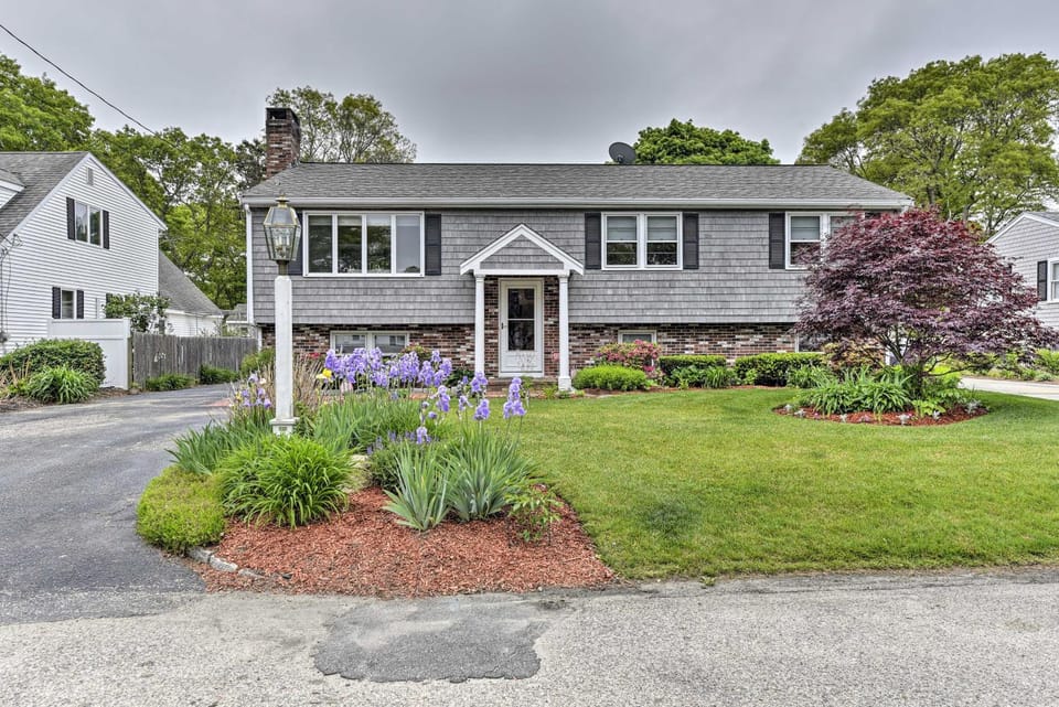 East Falmouth Family Gem w/ Private Beach Access House in East Falmouth