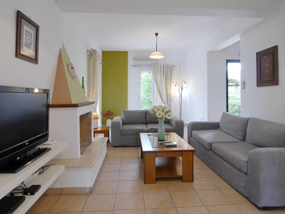 Communal lounge/ TV room, Living room