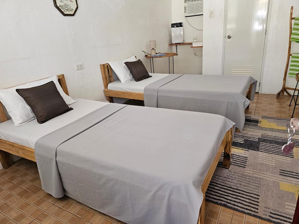 D & N LODGE Hostel in Central Visayas