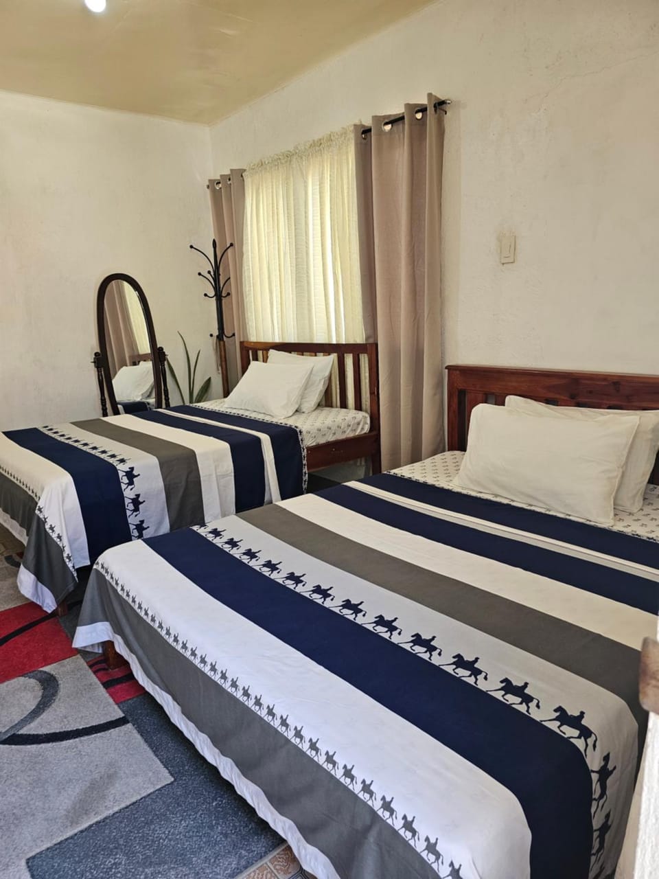 D & N LODGE Hostel in Central Visayas