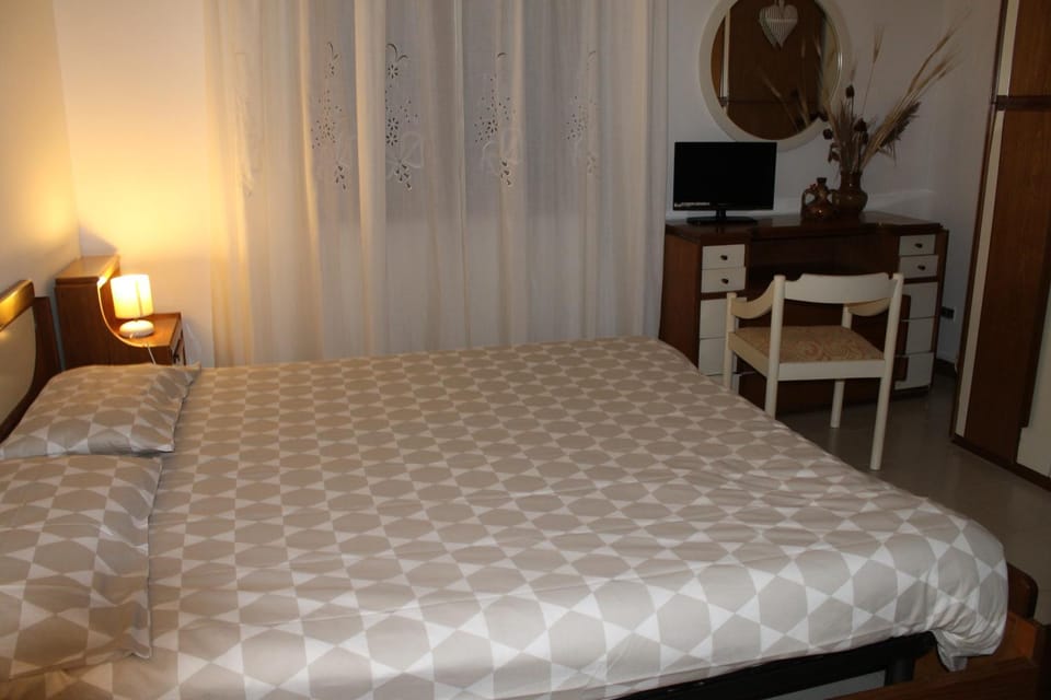 Bed, Decorative detail