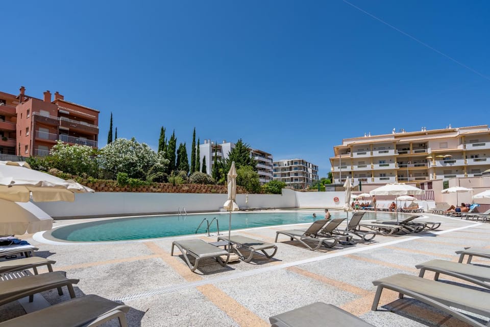 Property building, Day, Pool view, Swimming pool, sunbed